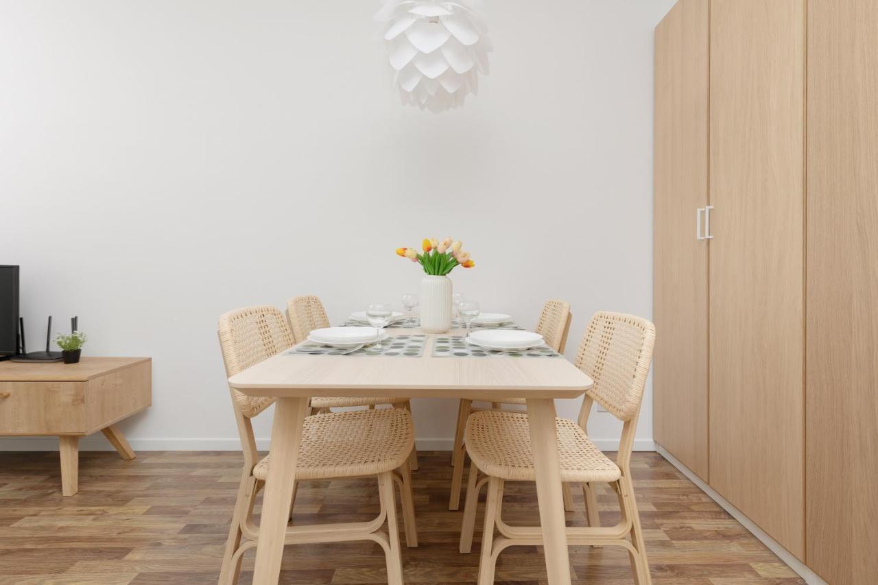 Stacja Wola Apartments With Parking By Noclegi Renters Varsavia Esterno foto