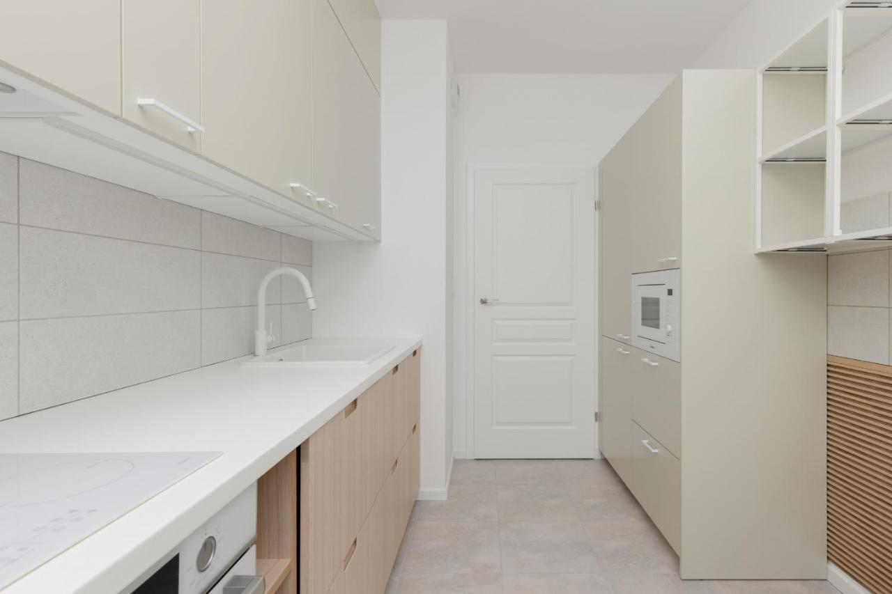 Stacja Wola Apartments With Parking By Noclegi Renters Varsavia Esterno foto
