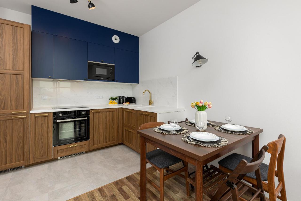 Stacja Wola Apartments With Parking By Noclegi Renters Varsavia Esterno foto